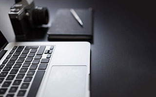 三亿电子-C罗禁区内凌空抽射踢呲，随后脚后跟射门被吹越位